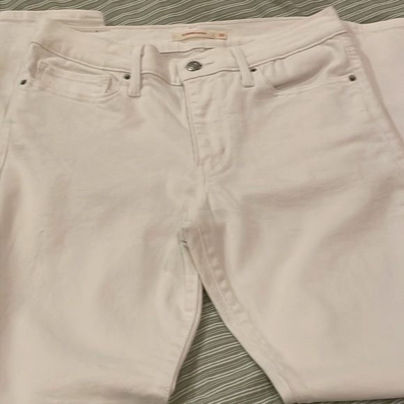 Levi’s 711 Slimming Skinny Jeans - Picture 6 of 8